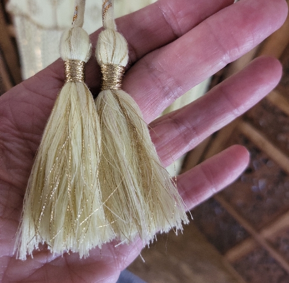 Elegant Lace Maxi Dress in Cream - Picture 3 of 6